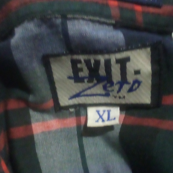 Light button up - Picture 2 of 3